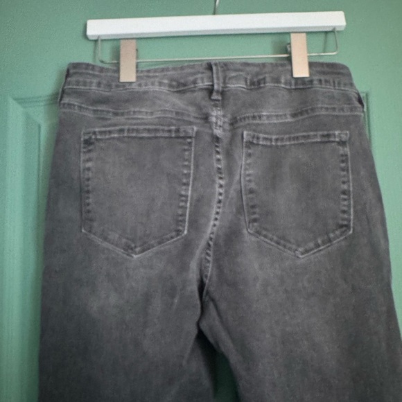Old Navy Women's Charcoal mid-rise jeans. Inseam 29”rise10” - Picture 5 of 7